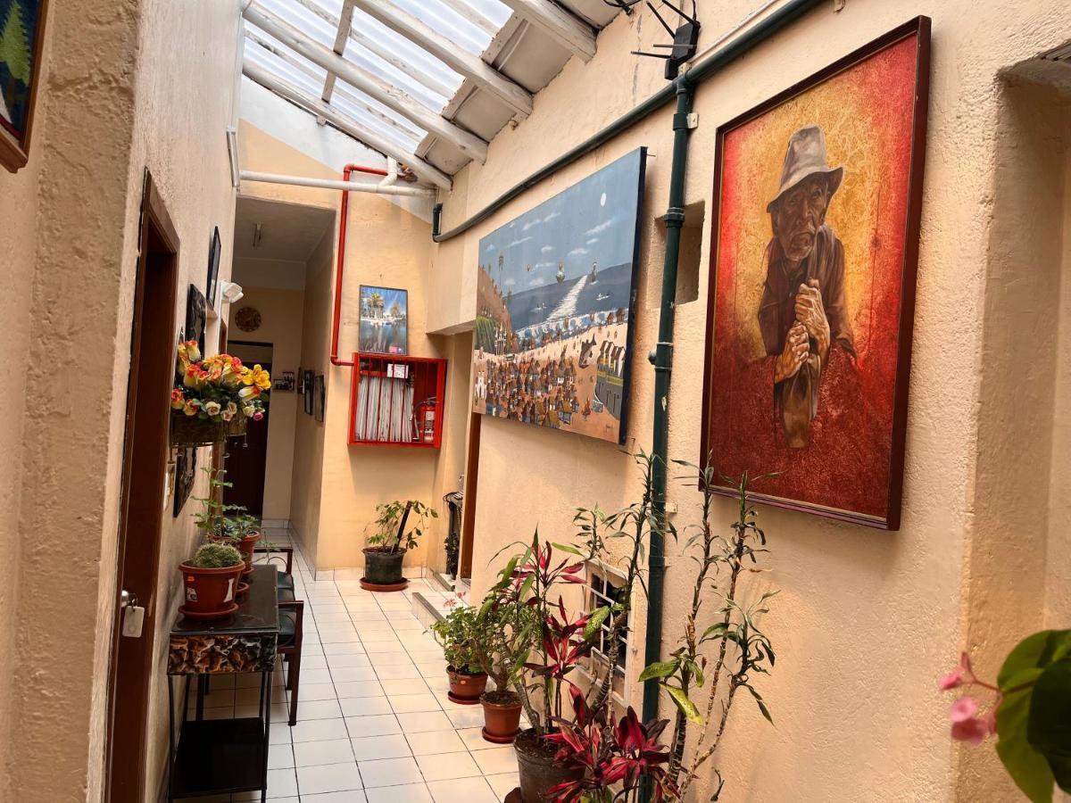 Hostal Benalcazar Quito Exterior photo