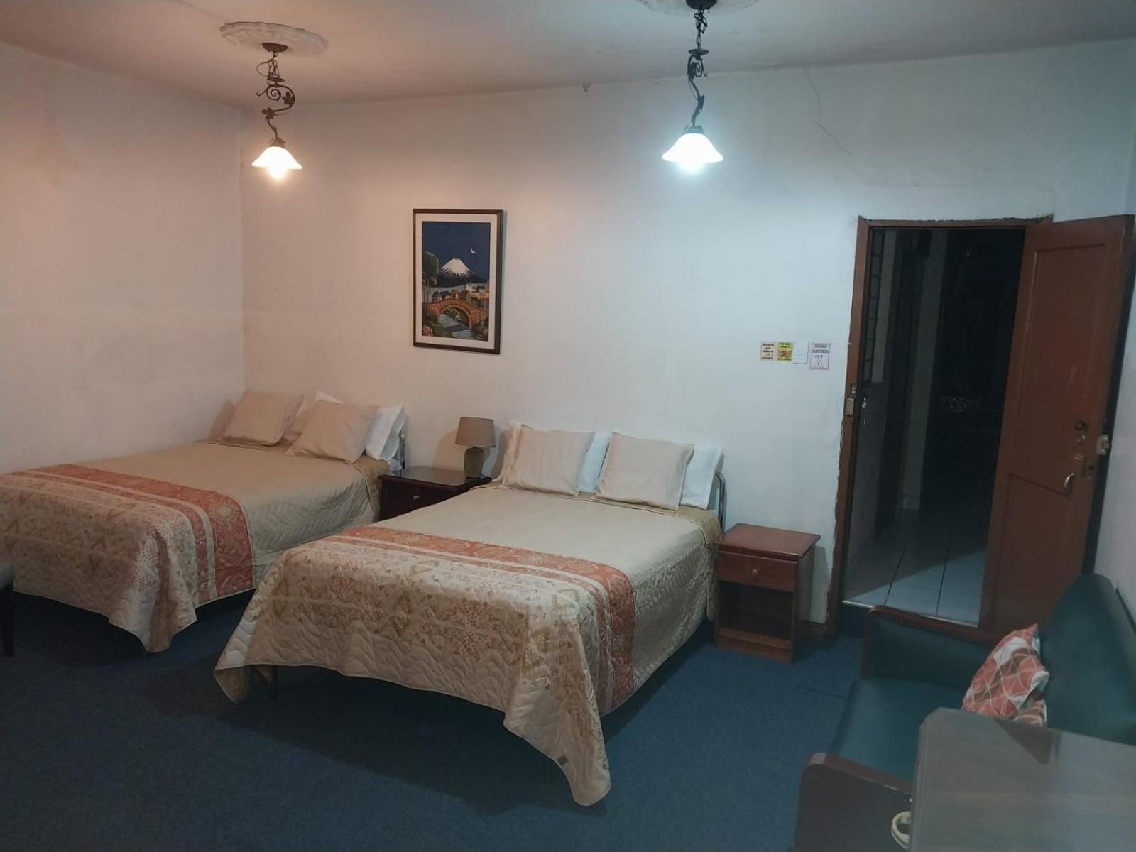 Hostal Benalcazar Quito Exterior photo