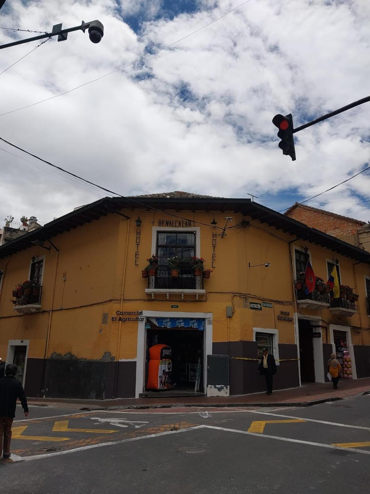 Hostal Benalcazar Quito Exterior photo