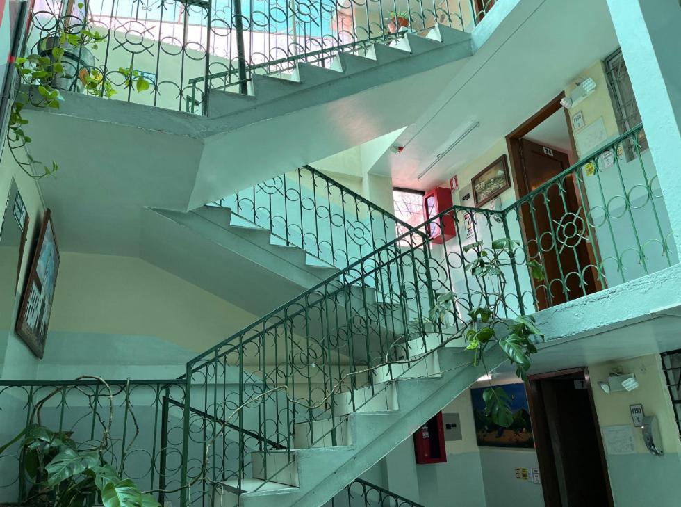 Hostal Benalcazar Quito Exterior photo
