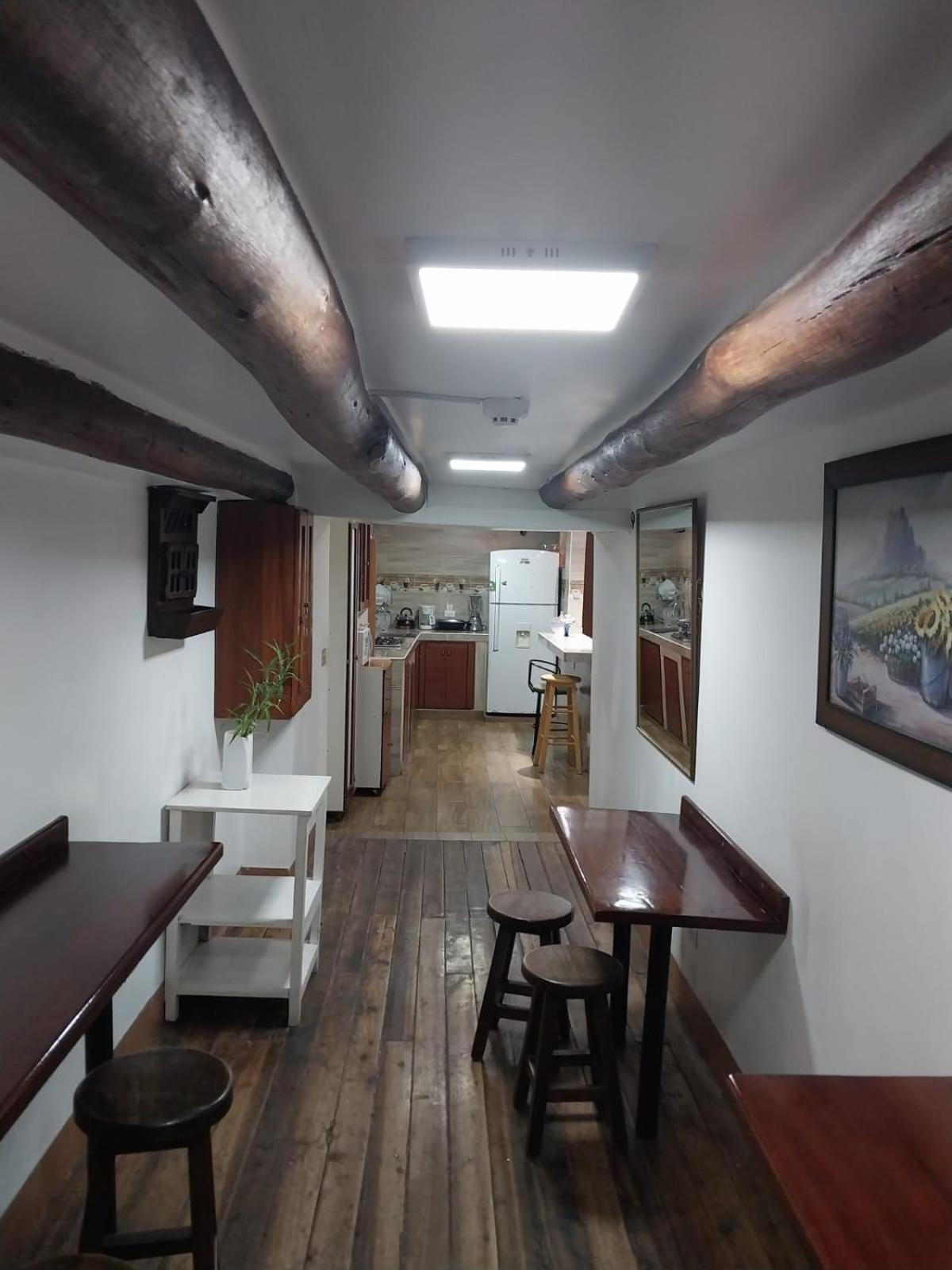 Hostal Benalcazar Quito Exterior photo